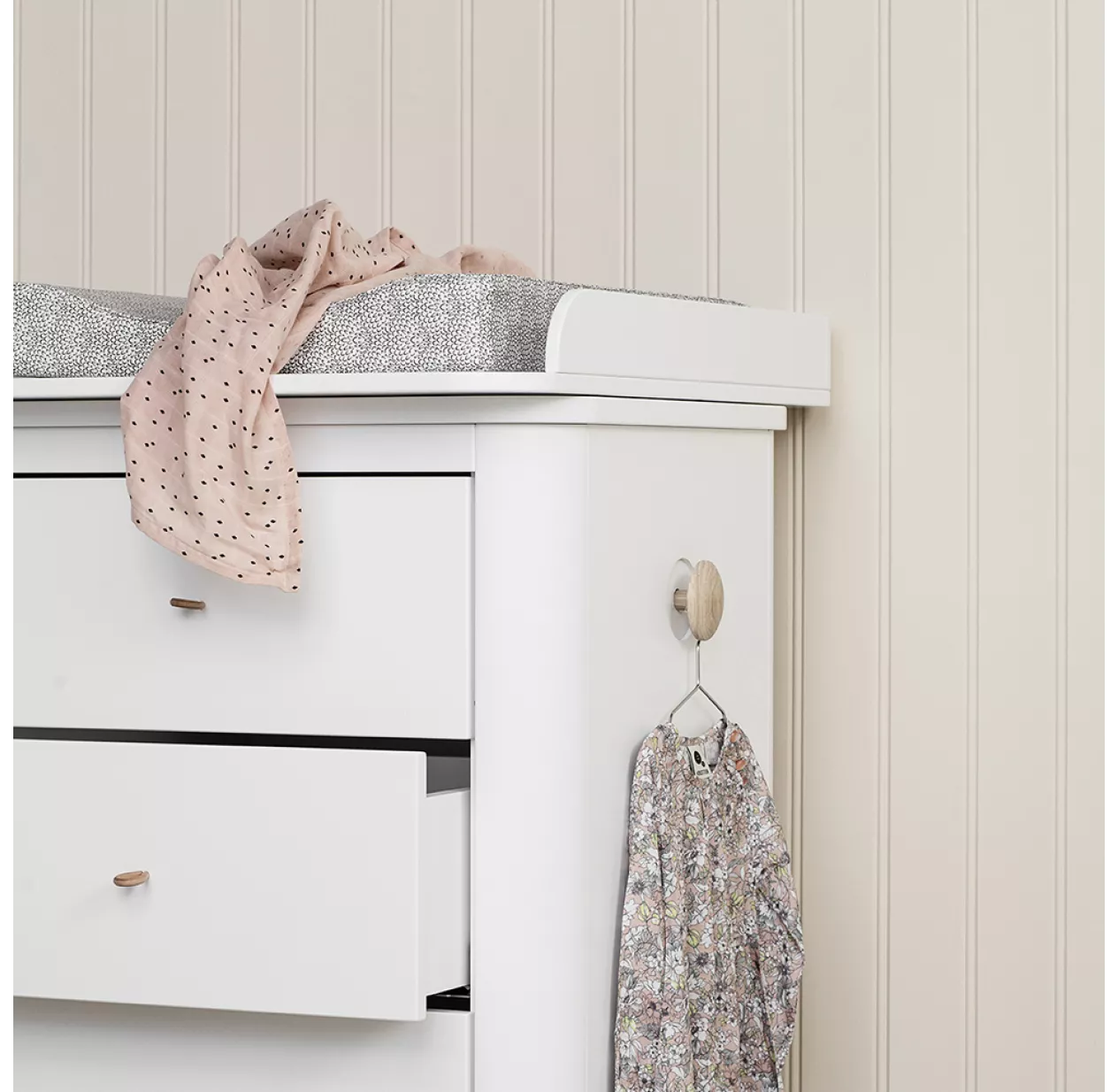 Oliver Furniture Commode Avec Grand Plan à Langer Wood - Chêne / Blanc – Image 7