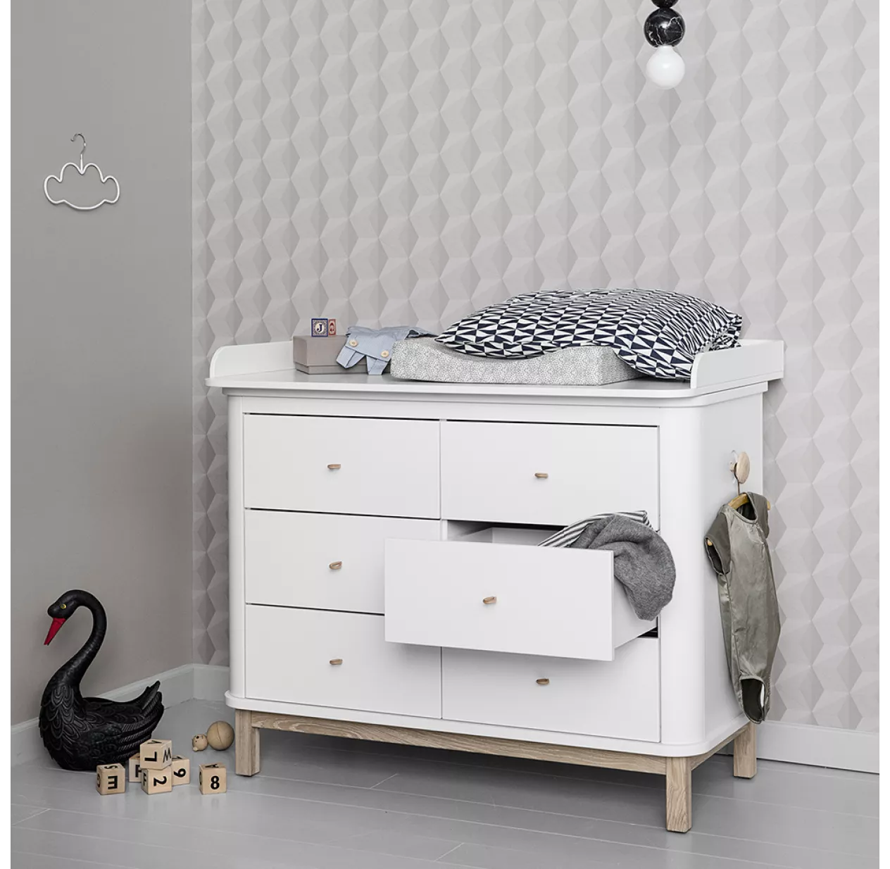 Oliver Furniture Commode Avec Grand Plan à Langer Wood - Chêne / Blanc – Image 8