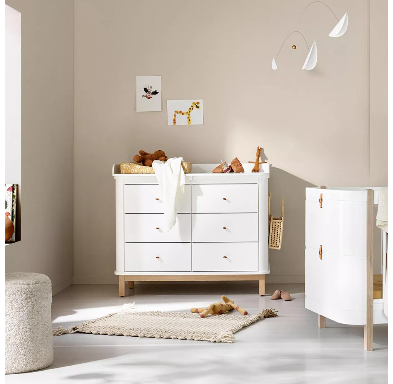 Oliver Furniture Commode Avec Grand Plan à Langer Wood - Chêne / Blanc – Image 2