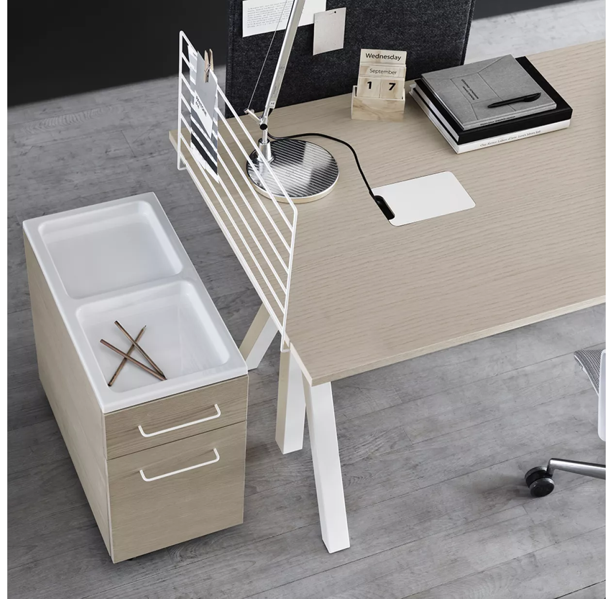 String Furniture Panneau En Métal Pour Bureau - Blanc – Image 3