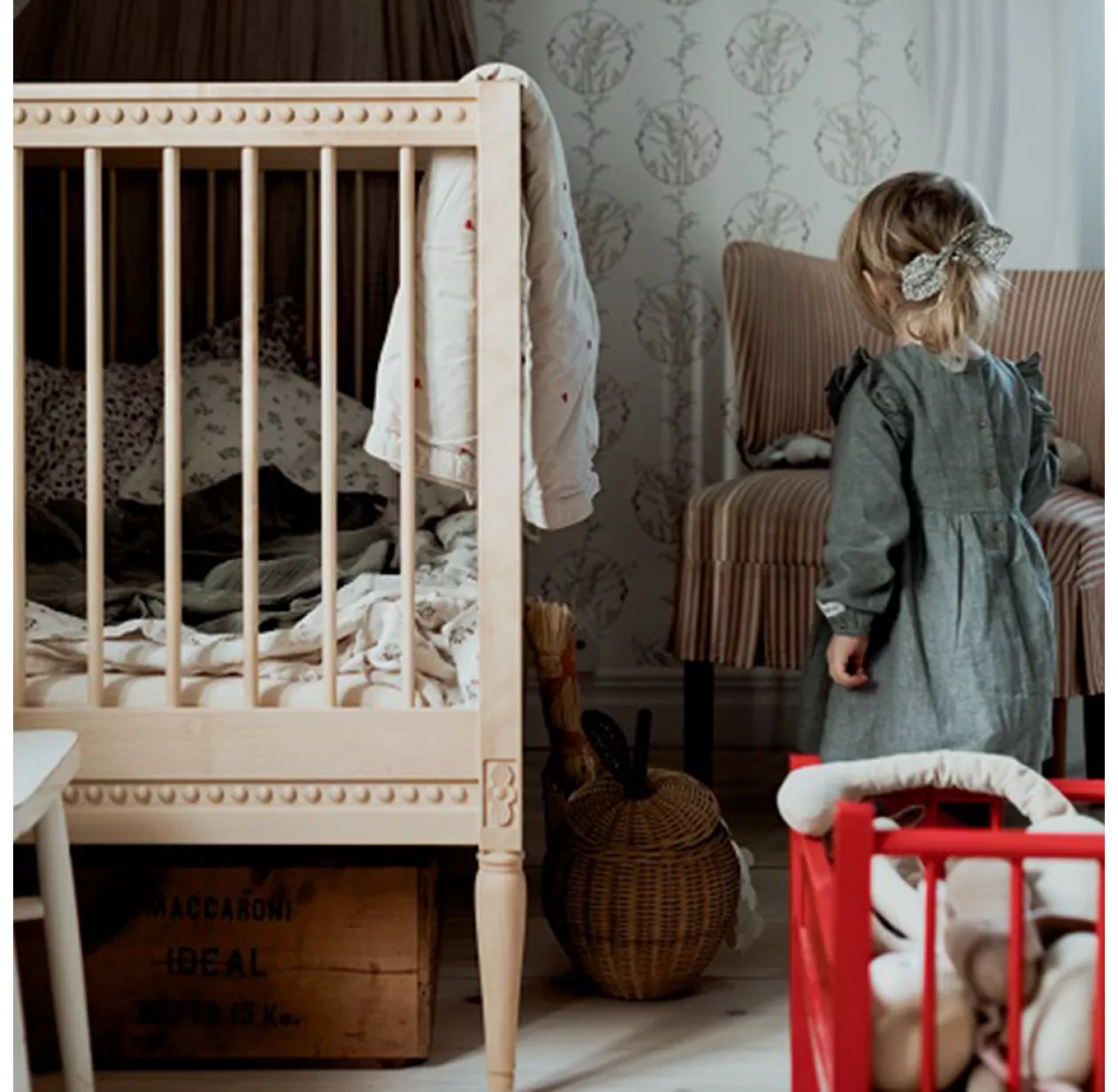 Gustavienne Lit Bébé évolutif Et Son Matelas - Bouleau – Image 3