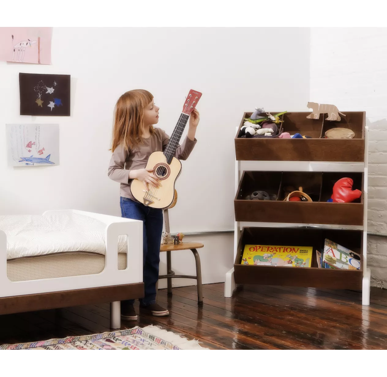 Oeuf NYC Toy Store Coffre à Jouets - Blanc/Noyer – Image 3