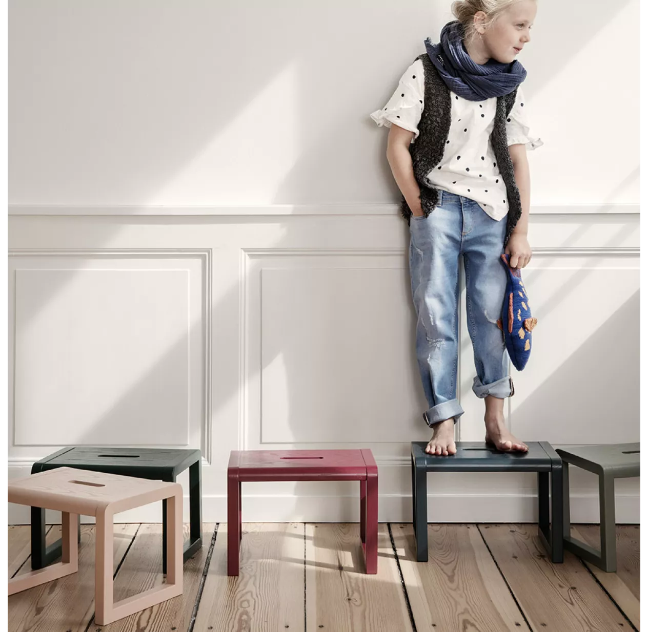 Ferm LIVING Tabouret Little Architect - Bordeaux – Image 2